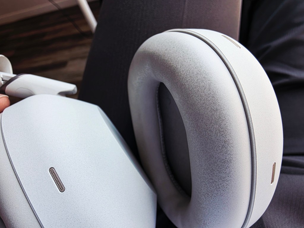 Early Buyers beware… Discoloration issues hit Sony&nbsp;Xm6’s.